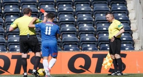 حكاوي رمضان.. للبطاقة الحمراء استخدامات أخرى